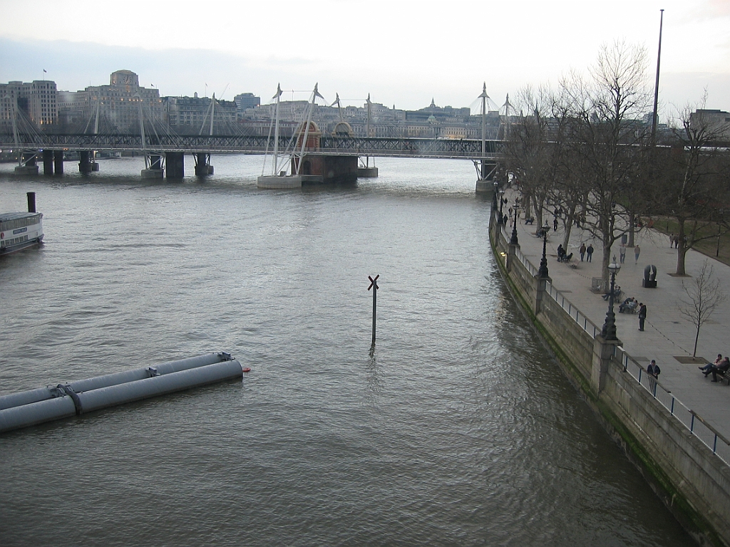 042 Dans London Eye Wheel.jpg